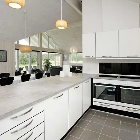 Midtby Sleeps 18 Pool Wifi Feriehus *
