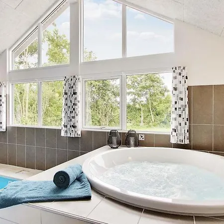 Midtby Sleeps 18 Pool Wifi *