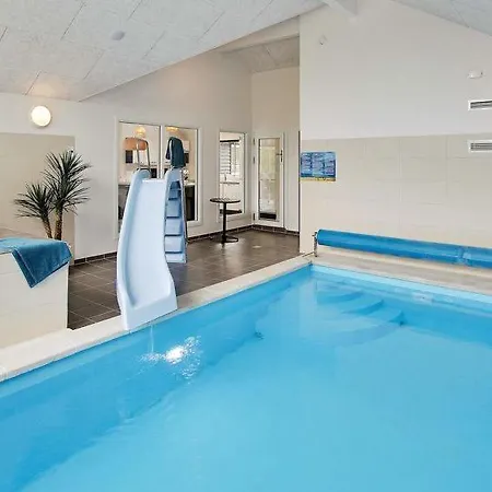 Midtby Sleeps 18 Pool Wifi