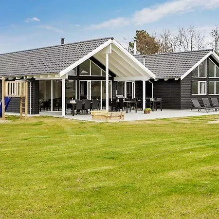 Feriehus Midtby Sleeps 18 Pool Wifi Blåvand