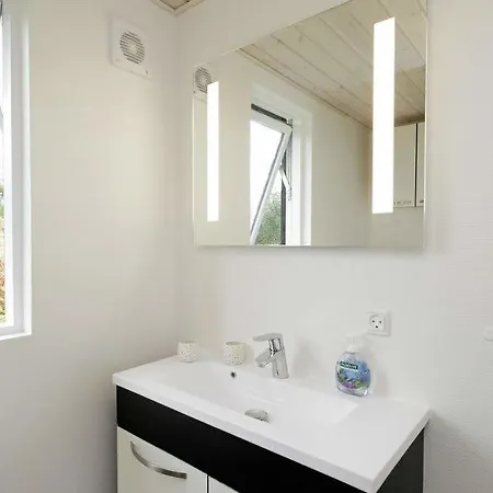 Midtby Sleeps 18 Pool Wifi Blåvand